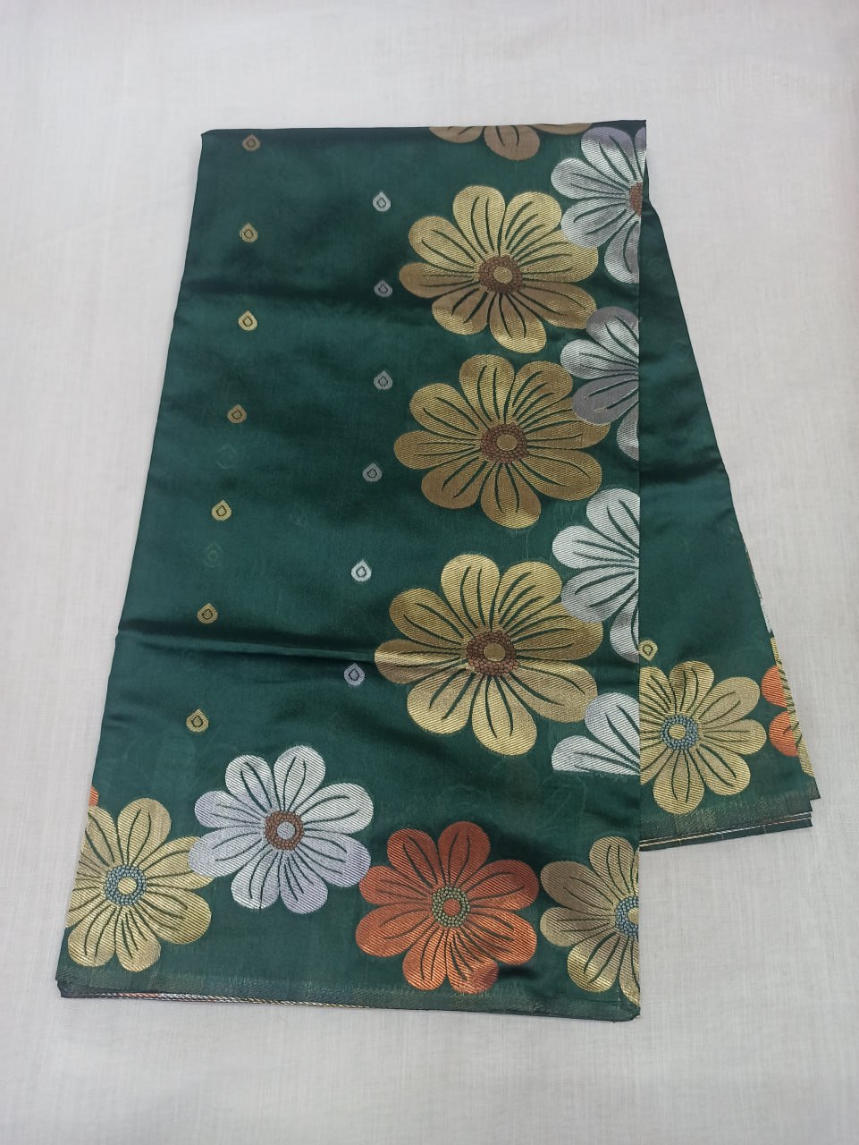 Monteliv Banarasi Soft Lichi Silk Saree