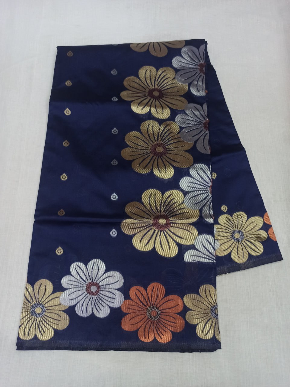 Monteliv Banarasi Soft Lichi Silk Saree