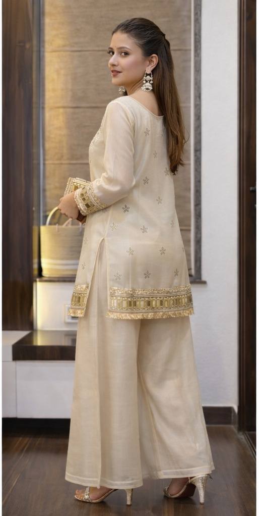 Royal Festive Look with Elegant Handwork & Designer Finish