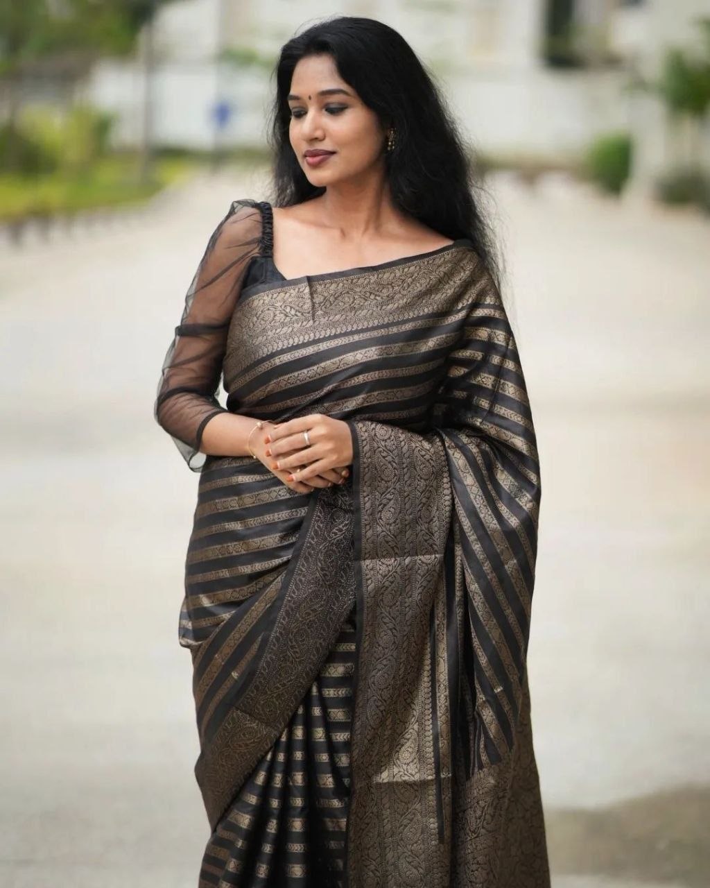Monteliv Banarasi Lichi Silk Saree