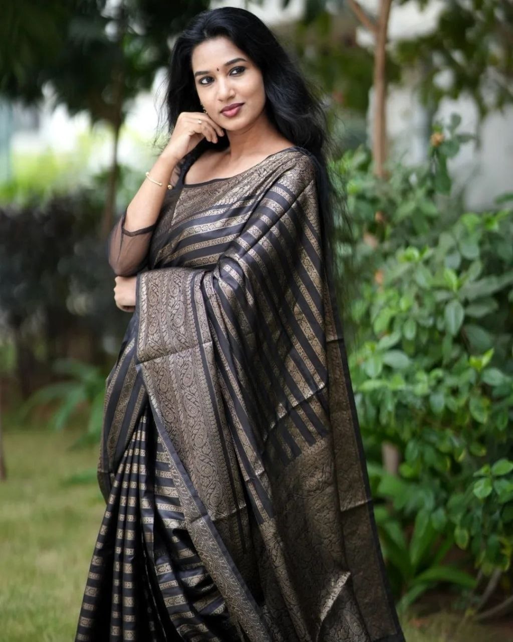 Monteliv Banarasi Lichi Silk Saree