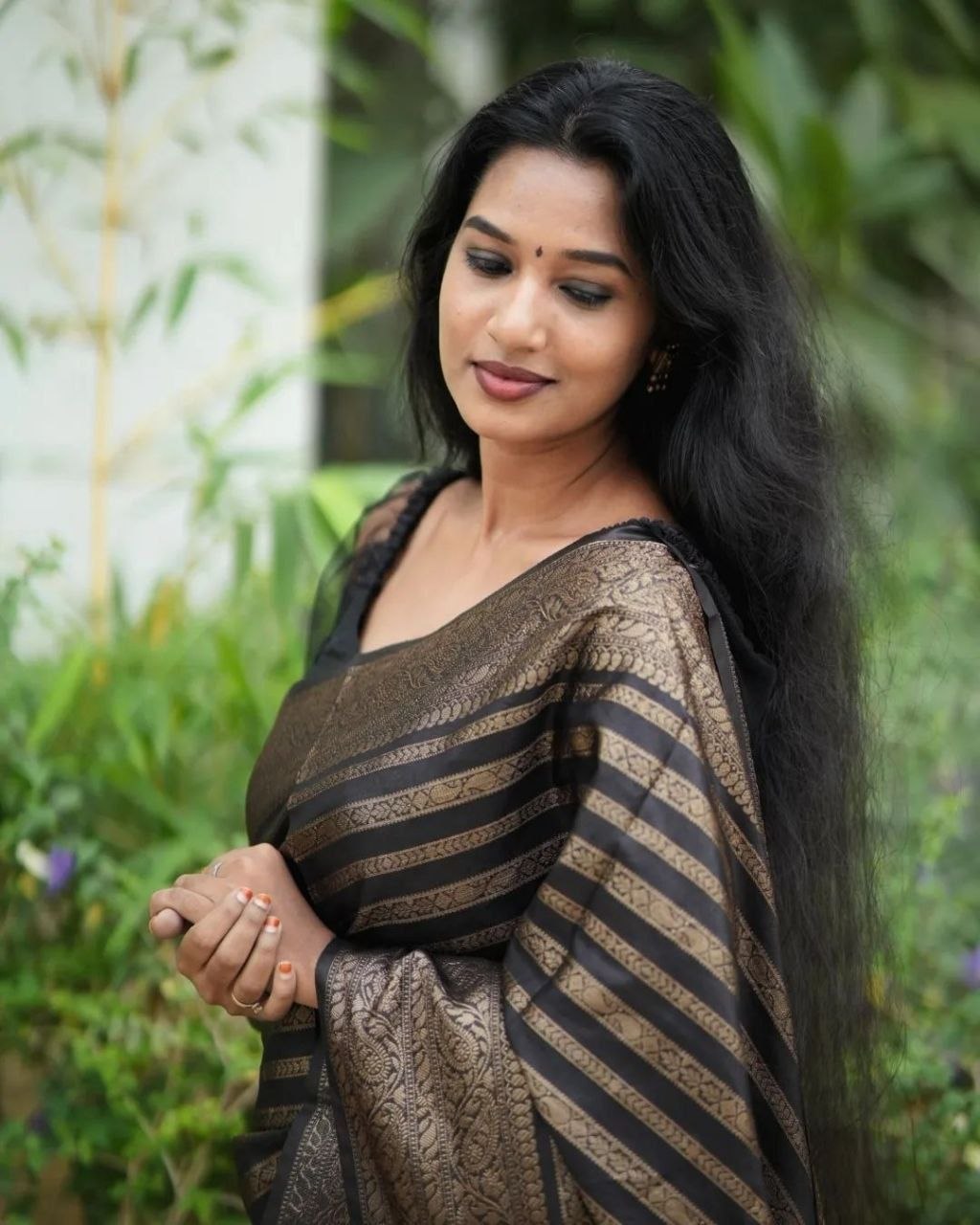 Monteliv Banarasi Lichi Silk Saree